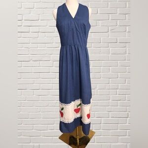 Vintage 1970s Park East bySwirl Chambray Dress Apple Appliqué Blue Cottagecore
